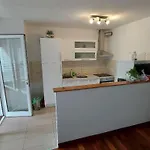 Private Parking - Near Old Town - 2Br Apartment
