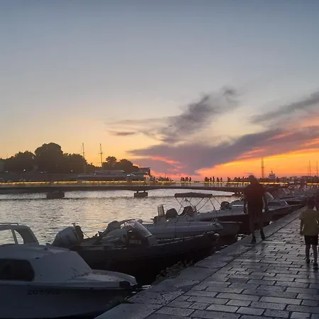Апартаменти Private Parking - Near Old Town - 2Br Apartment *
