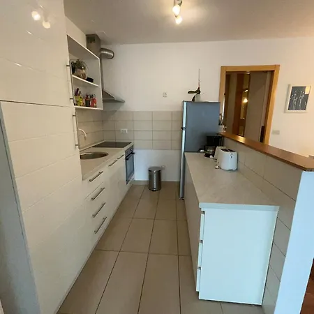 Private Parking - Near Old Town - 2Br Apartment *